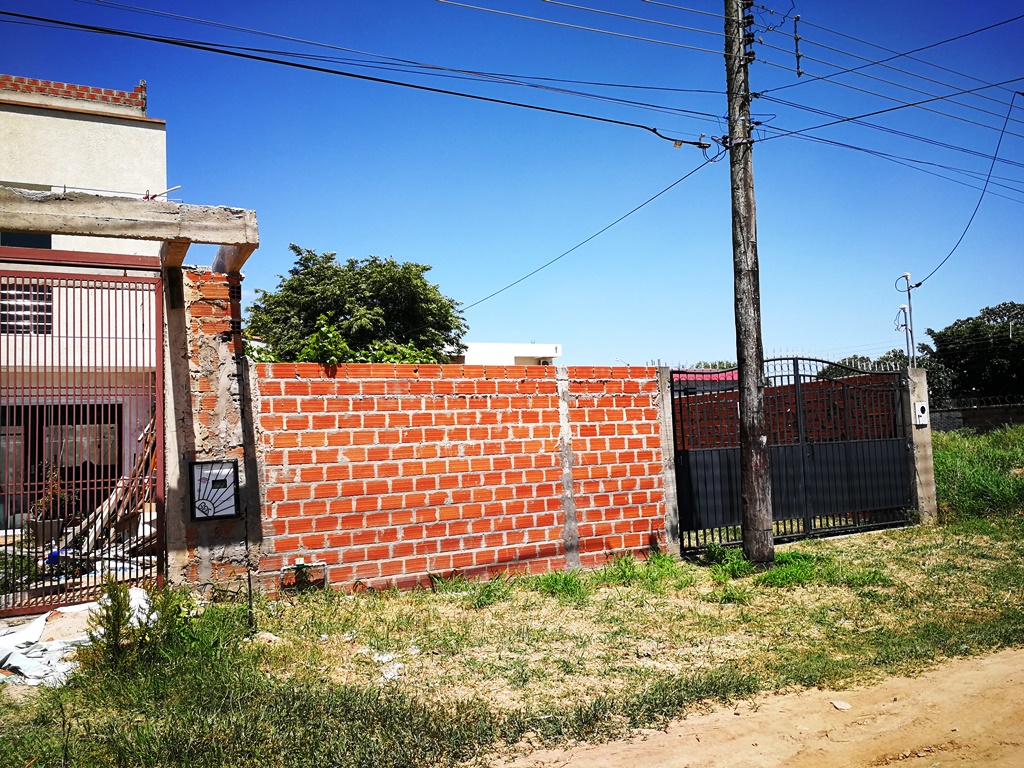 Terreno con construcción de Duplex EN VENTA