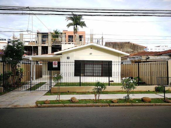 Casa en alquiler en Sirari Equipetrol - Rolando Moro