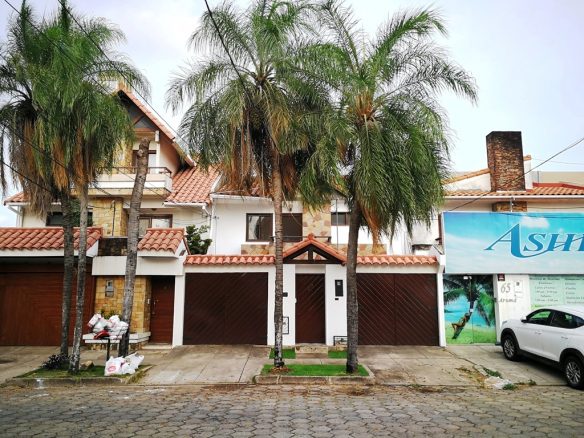 Casa en alquiler en Barrio Urbarí Fachada