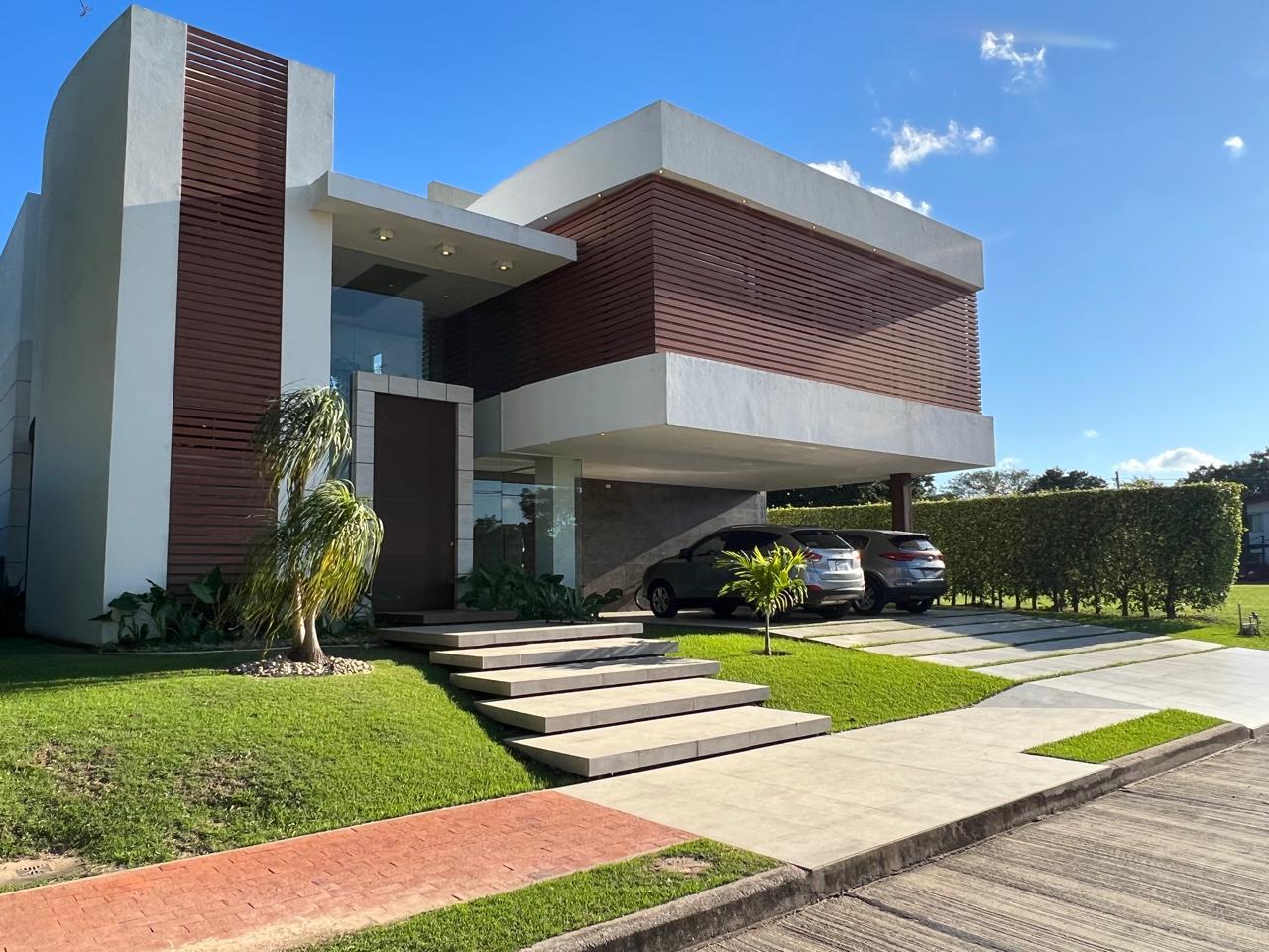 Frontis Casa en venta – Rio Sierra