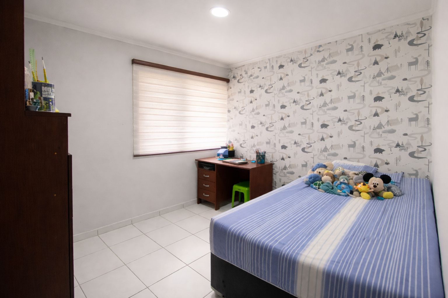 Dormitorio principal en suite de casa en venta en Fontana La Riviera I con baño privado