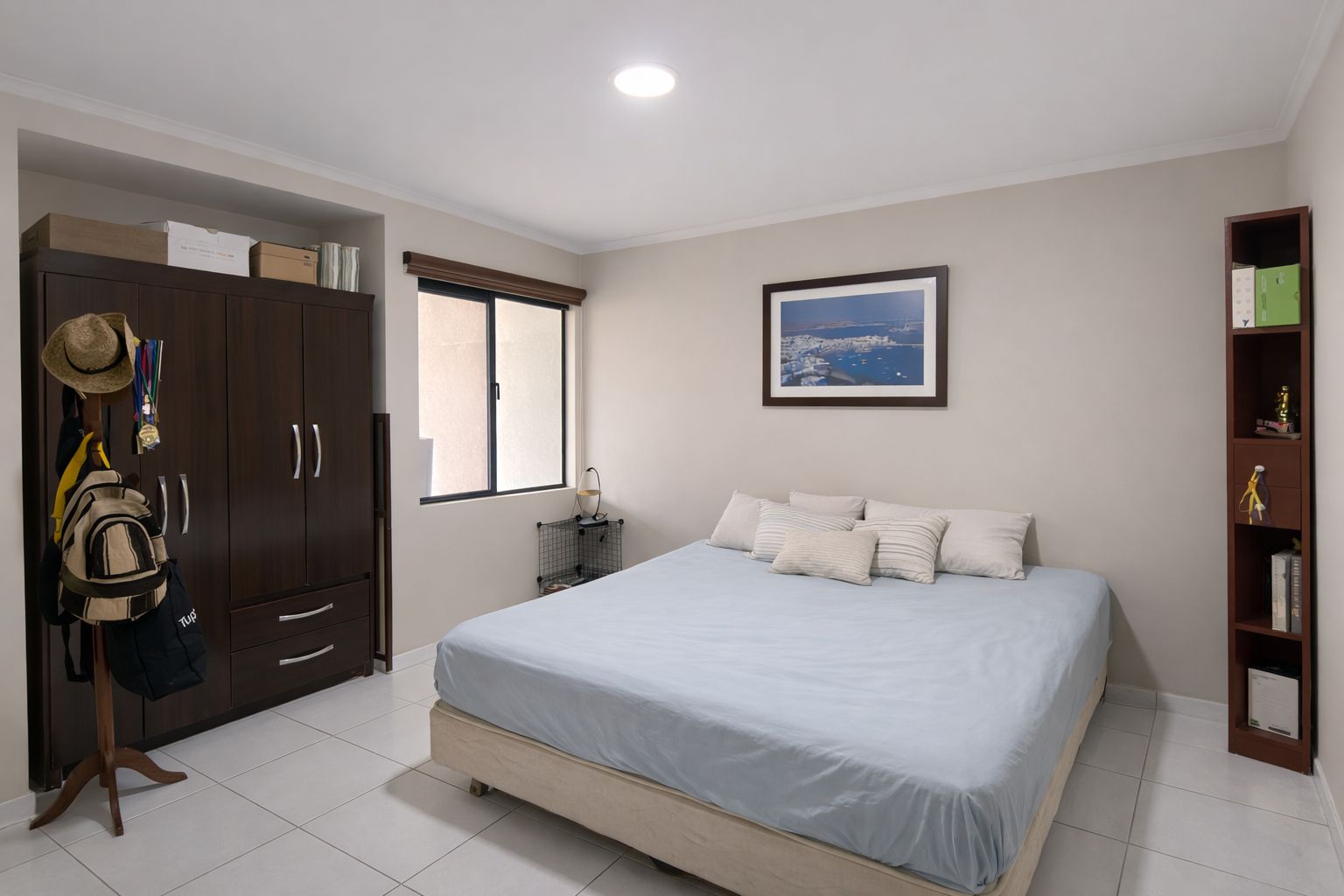 Dormitorio principal en suite de casa en venta en Fontana La Riviera I con baño privado