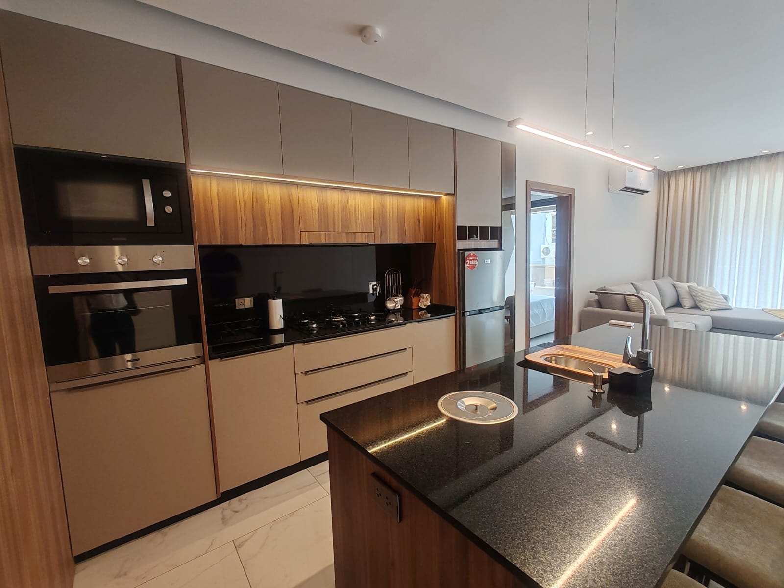 alquiler departamento Equipetrol Santa Cruz cocina equipada