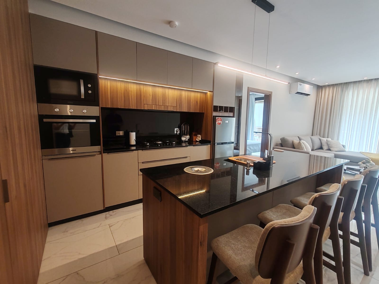 alquiler departamento Equipetrol Santa Cruz cocina equipada