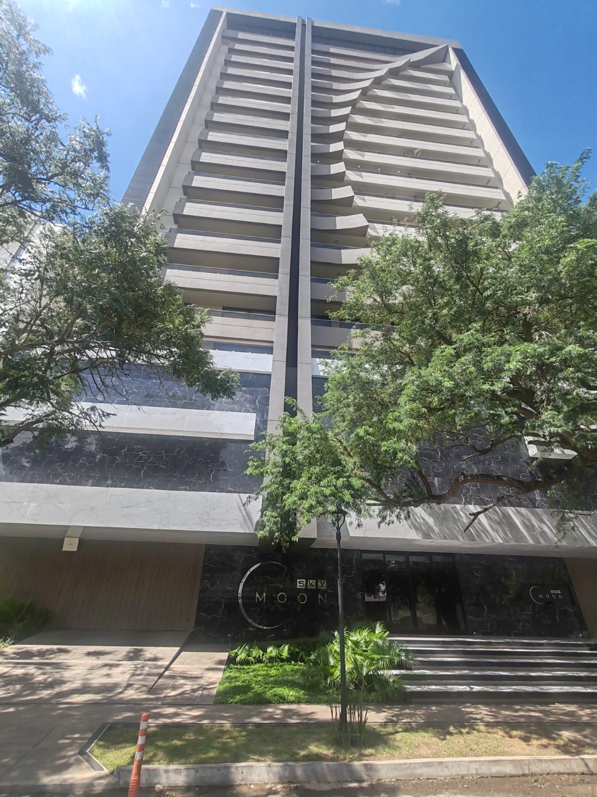 alquiler departamento Equipetrol Santa Cruz edificio moderno