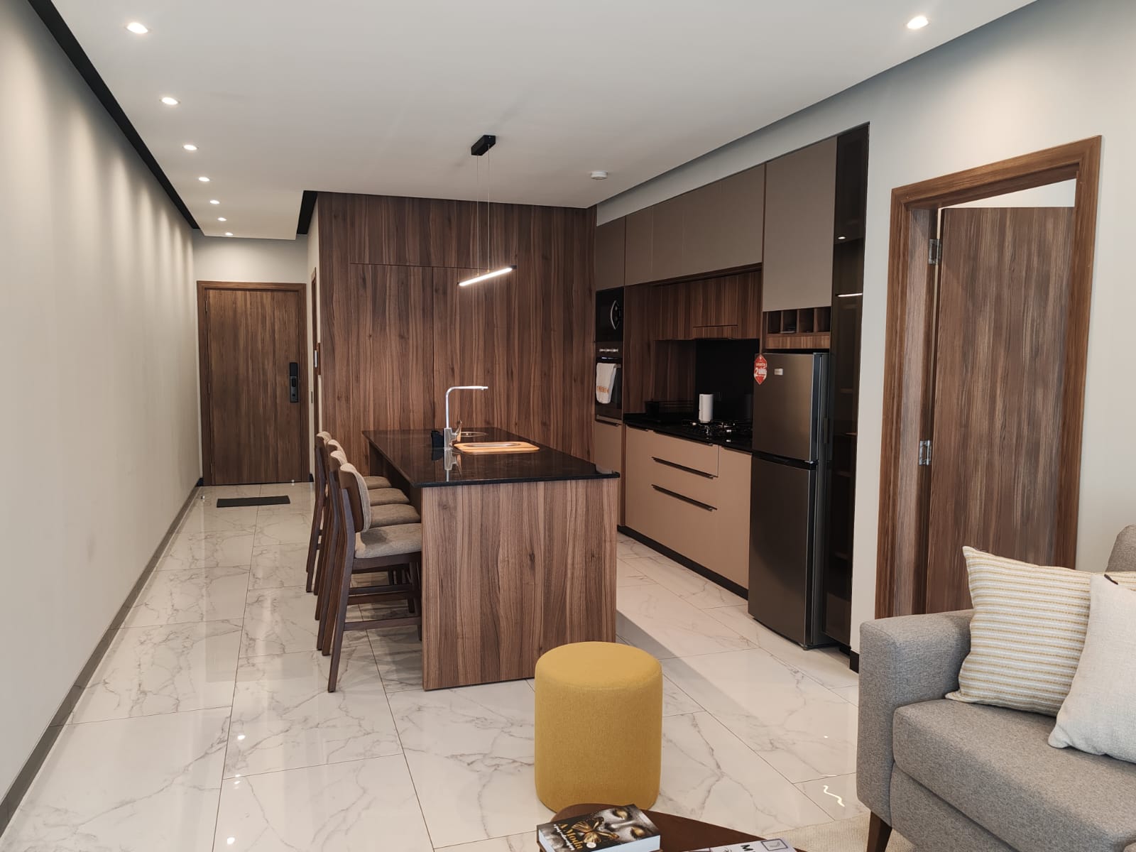 alquiler departamento Equipetrol Santa Cruz sala moderna