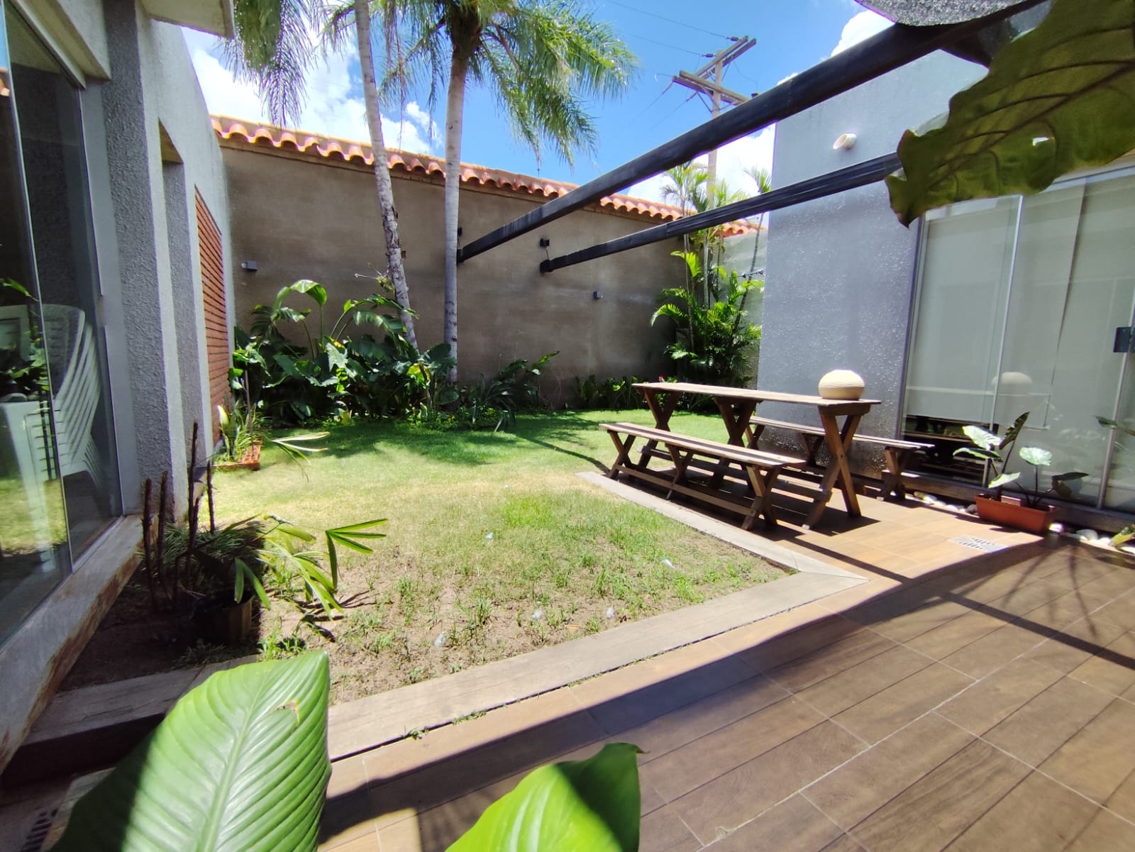 patio y áreas exteriores de la vivienda