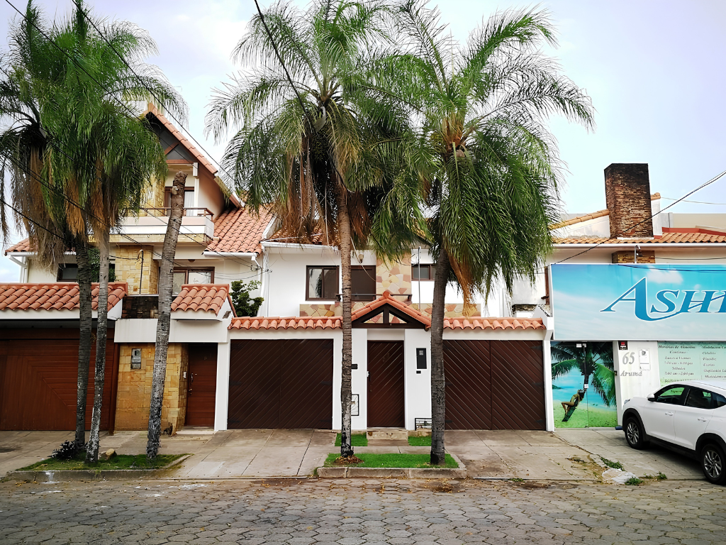 Fachada Casa en alquiler Barrio Urbarí